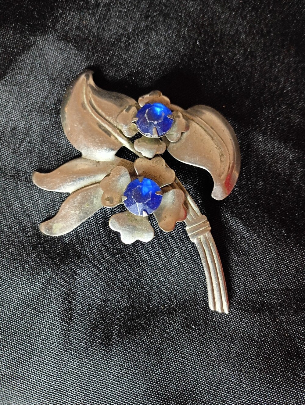 Source Unknown Silver-Tone Floral Brooch with Blue Stones